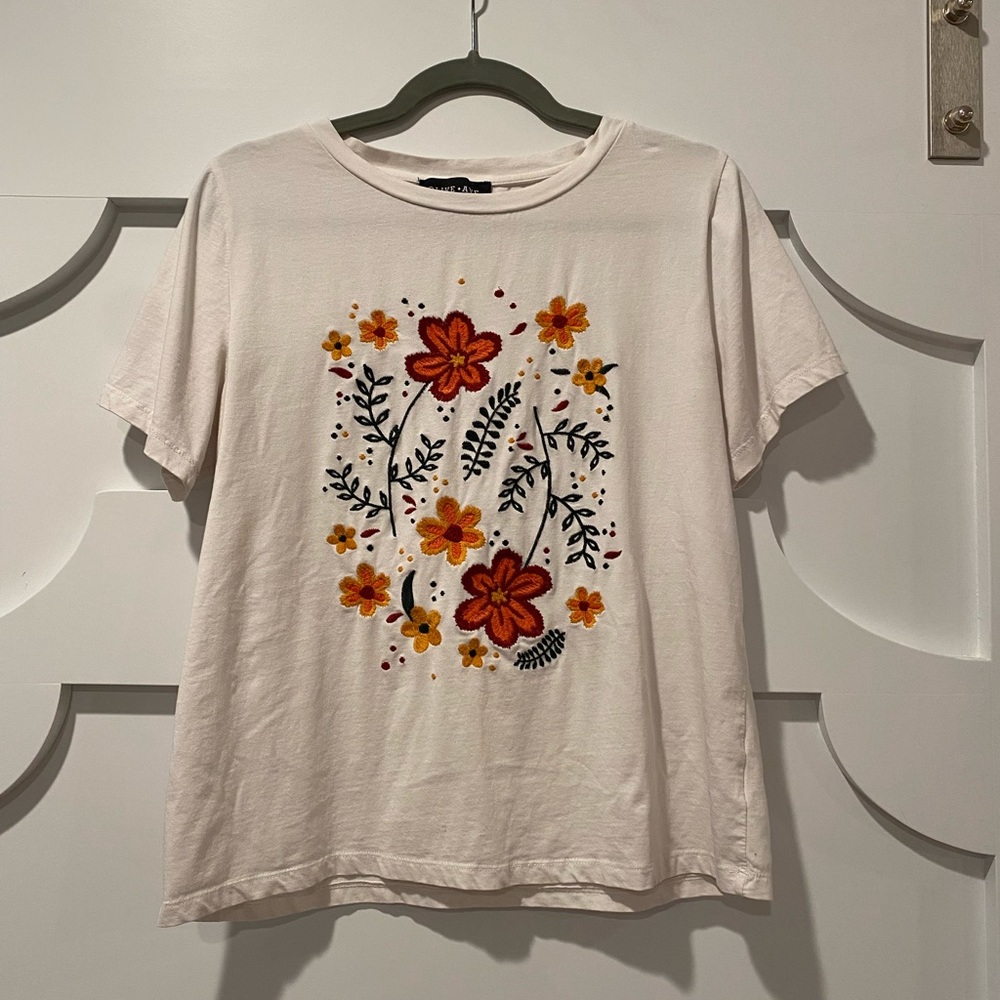 Floral embroidered t-shirt